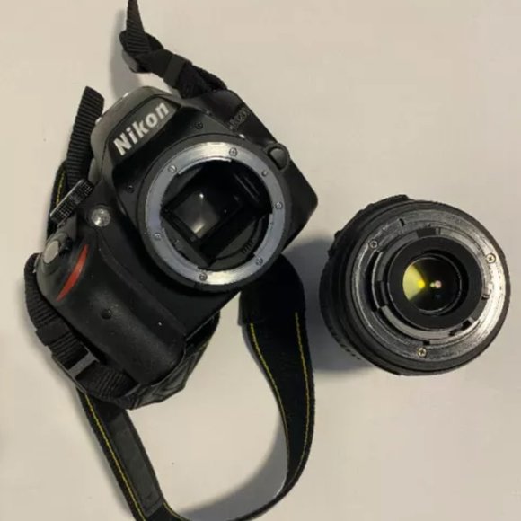 Nikon DSLR Camera D3200 Bundle With Two Lens, Timelapse Remote and More - Picture 8 of 11